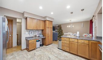 814 SE Uehlamar Dr, Ankeny, IA 50021