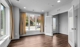 6940 ROCKLEDGE Dr, Bethesda, MD 20817