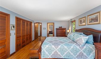 2 Spinney Ln, North Kingstown, RI 02852