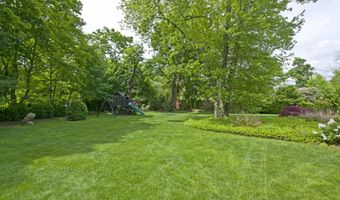 1 Stonehedge Dr S, Greenwich, CT 06831