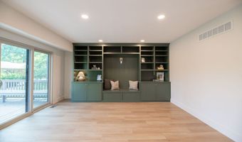 831 Brandon Cir, Aurora, OH 44202