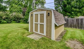 5514 Meadowood Dr, Fitchburg, WI 53711