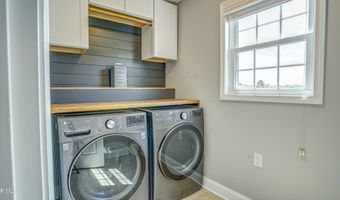 17500 Bridle Dr, Abingdon, VA 24210