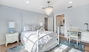 1040 Buttonwoods Ave, Warwick, RI 02886