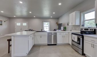 522 W 2nd St, Baxter Springs, KS 66713