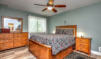 703 S Main St 703, Cheshire, CT 06410
