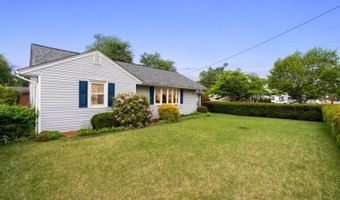 96 Comly Rd, Bayonne, NJ 07035