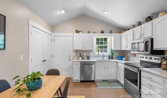 12 Buckshot Ridge Dr, Asheville, NC 28804