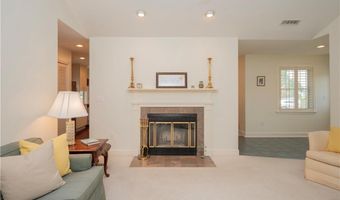 318 Corey Ln, Middletown, RI 02842