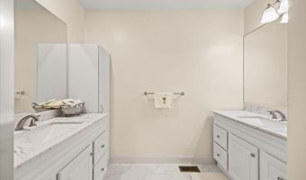 22 Prestwick Rd 22, Bourne, MA 02532