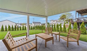 76 Warren Ave, Middletown, RI 02842