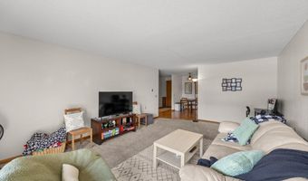 4 Pine Tree Dr 212, Arden Hills, MN 55112
