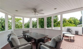 21 Crestwood Rd, Warwick, RI 02886