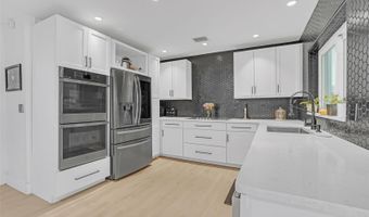 733 OVERLOOK Dr, Apopka, FL 32703