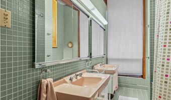 25 Logan Rd, Alton, IL 62002