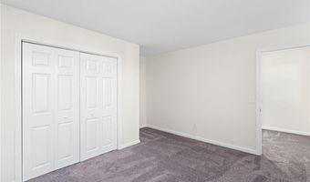 704 Fairway Dr 704, Middletown, RI 02842