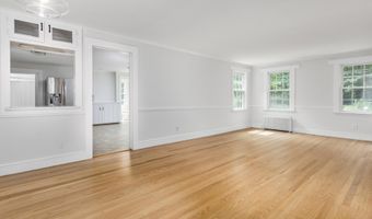 91 Blackstrap Rd, Falmouth, ME 04105