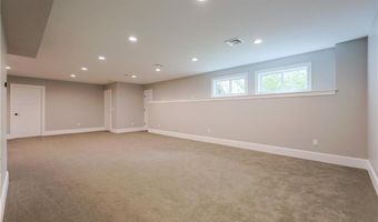 2 Bluemead Farm Ln, Barrington, RI 02806