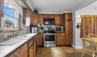 41 Perry Ave, Middletown, RI 02842