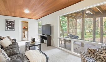 4024 IVA Ln, Annandale, VA 22003