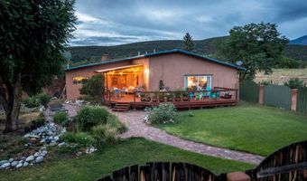 42 Hondo Seco Rd, Arroyo Hondo, NM 87513