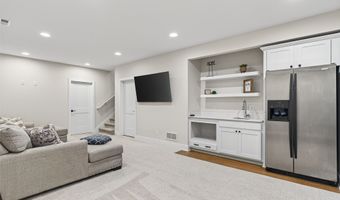 705 35th St SW, Altoona, IA 50009