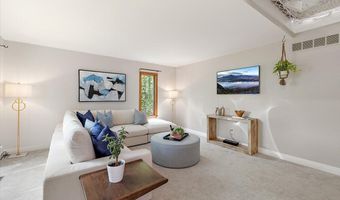3427 E Dobson Pl, Ann Arbor, MI 48105