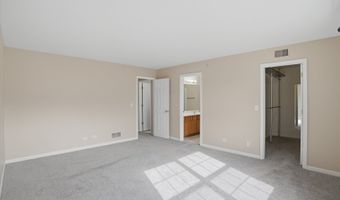 2720 N Greenwood Ave, Arlington Heights, IL 60004