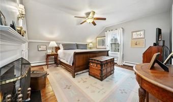 43 Poplar St, Newport, RI 02840