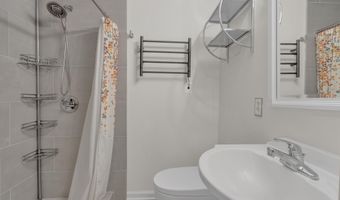 8247 CLIFTON FARM Ct, Alexandria, VA 22306