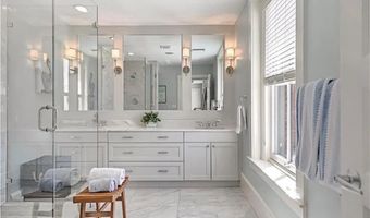 423 Hope St D, Bristol, RI 02809