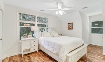 8 Dolphin Point Dr, Beaufort, SC 29907