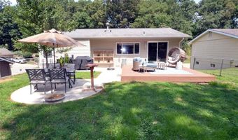 872 Village Brook Ct, Ballwin, MO 63021