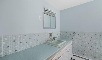 28 Hybrid Dr, Cranston, RI 02920