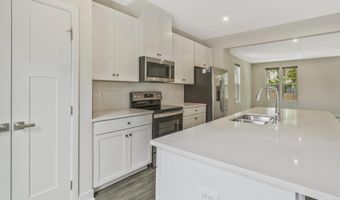 7811 SUTTER Ln, Annandale, VA 22003