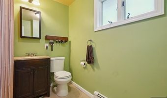 18 Carlisle St, Bergenfield, NJ 07621