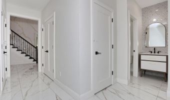 13 Autumn Ct, Airmont, NY 10901