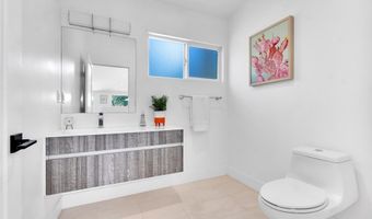 3843 Hayvenhurst Ave, Encino, CA 91436