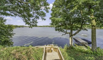 1548 Lake Holiday Dr, Hainesville, IL 60548