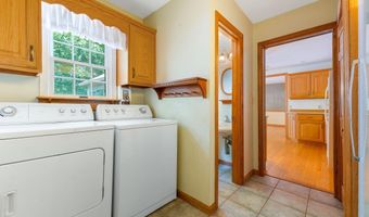60 Boulder Dr, Auburn, ME 04210