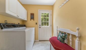 114 Manor Way, Alexandria Twp., NJ 08867