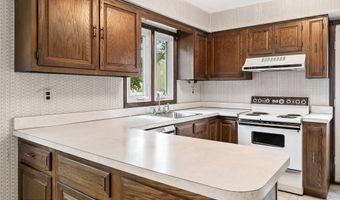 19 Galloping Cir, Belford, NJ 07718
