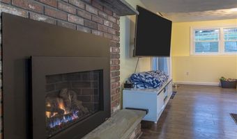 25 Algonquin Dr, Middletown, RI 02842