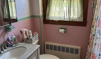 9 Cannon St, Cranston, RI 02920