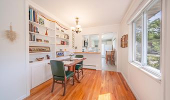 2104 S Circle Dr, Ann Arbor, MI 48103