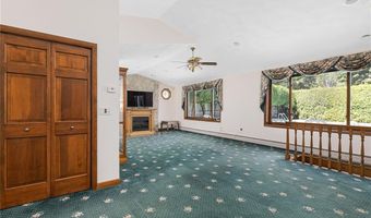 8 Meadow Ln, Coventry, RI 02816