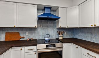 8000 Summerset Dr, Anchorage, AK 99518