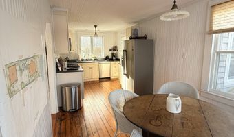 8 Tyler Ave, Branford, CT 06405