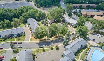 81 Ameridge Dr 81, Bridgeport, CT 06606