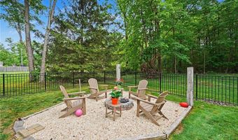 1223 Aurora Hill Dr, Aurora, OH 44202